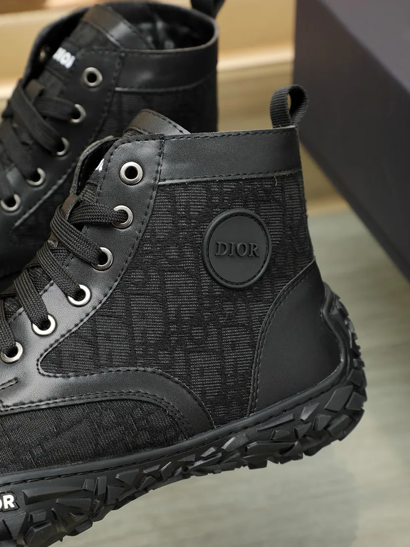 Factory P460 men's shoes💰【Dior】Dior✨ is online simultaneously👏 This casual sports shoe is a new product in the series and continues Di*r's classic style. The upper is made of original first-layer cowhide, paired with a textured outsole, and the brand's iconic details are on the side openings to enhance the style. Fashionable and versatile. Create a casual look. Size: 38-44 (45 customized)